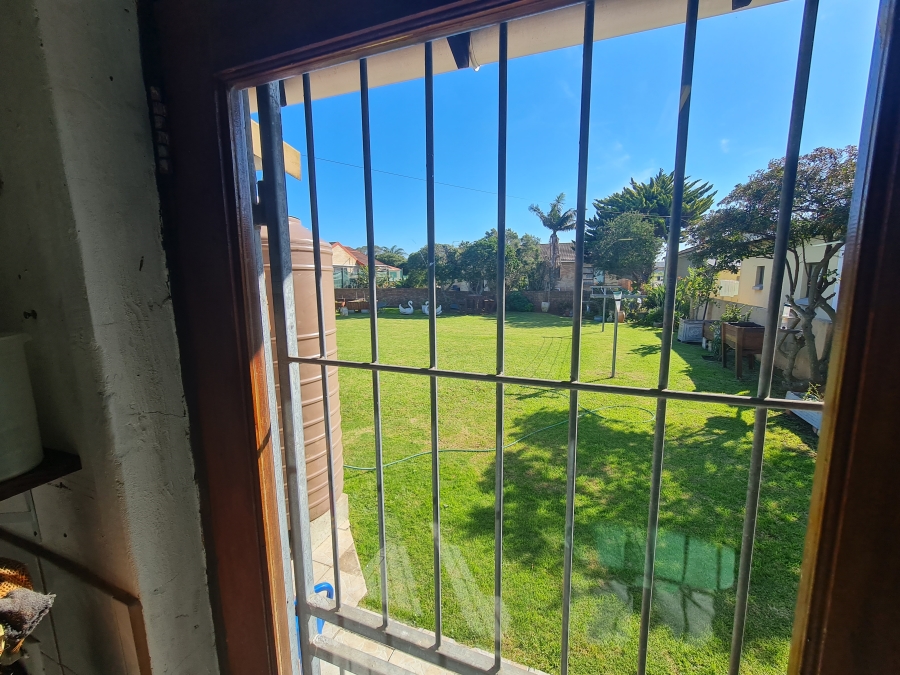 3 Bedroom Property for Sale in Wavecrest Eastern Cape